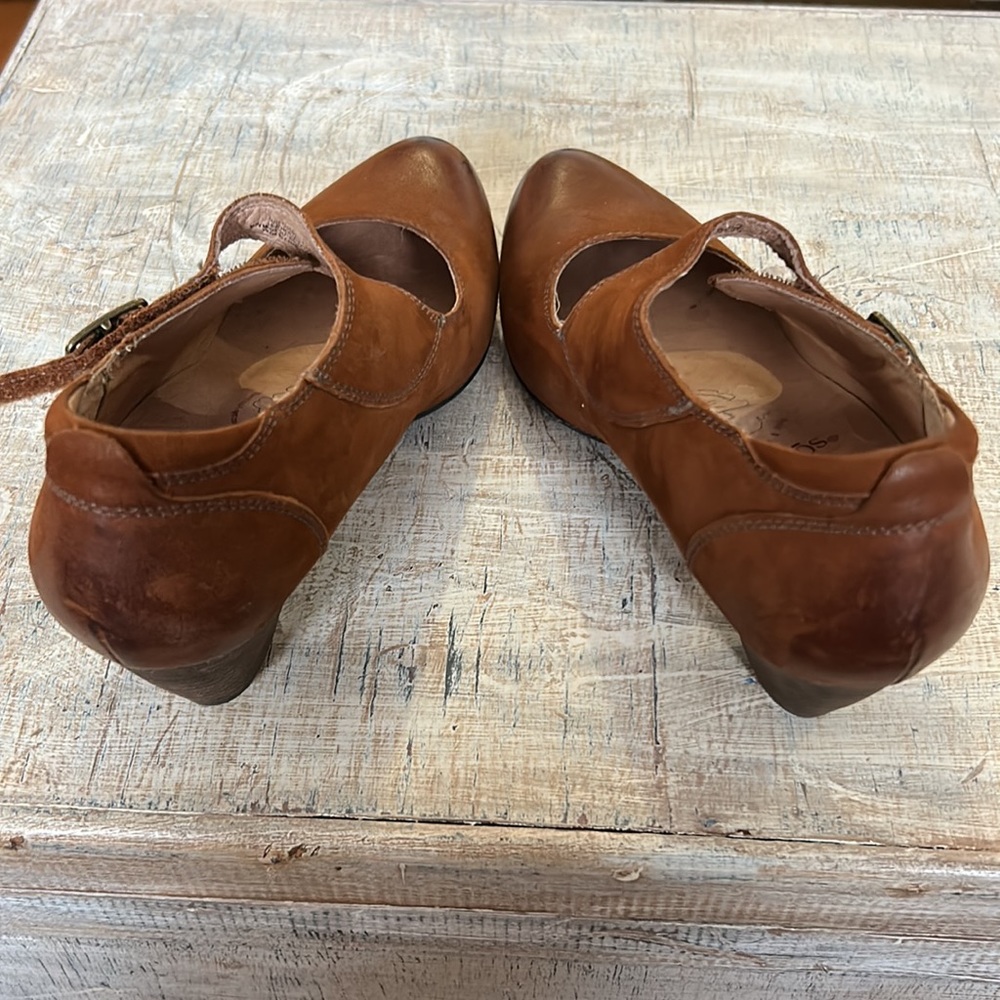Taos Footwear Tan Mary Jane Heels - Picture 3 of 7